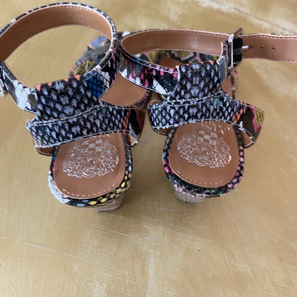 Vince Camuto snakeskin wedges - Picture 5 of 6